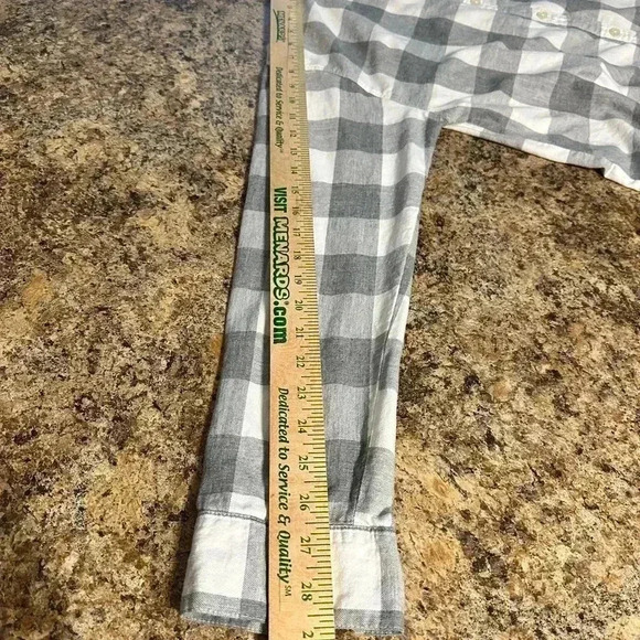 Old Navy Women’s The Boyfriend Shirt Button Down Medium Gray White Cozy - Picture 10 of 16